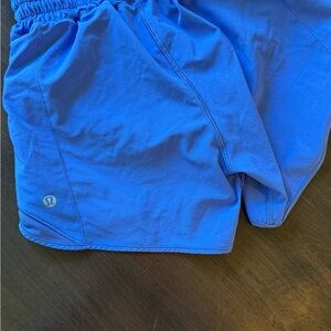 lululemon athletica Vibrant periwinkle Hotty hot 4” lined good condition